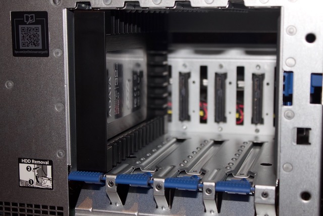 hpe-microserver-x3421-disk-tray.jpg
