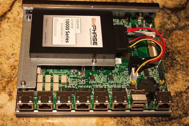 lanner_fw-7525b-inside-ssd.jpg