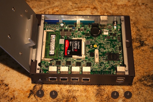 lanner_lec-7220-n4-inside-cf.jpg