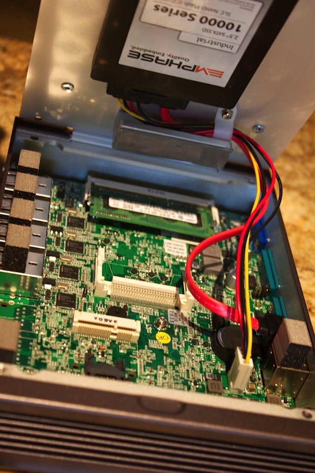 lanner_lec-7220-n4-inside2.jpg
